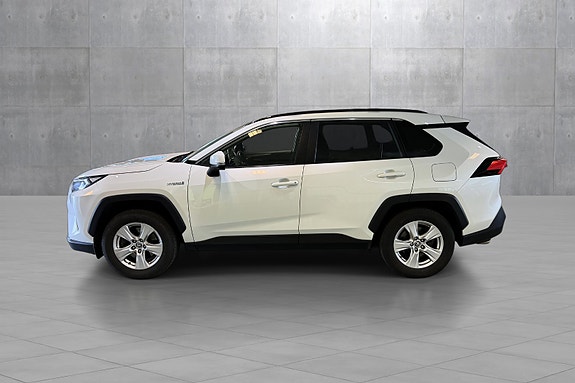 Toyota RAV4 2 of 18