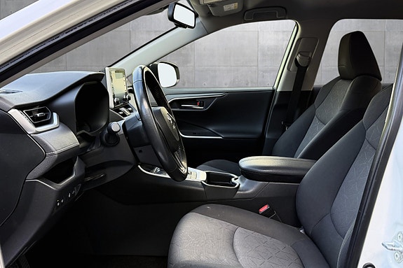 Toyota RAV4 9 of 18