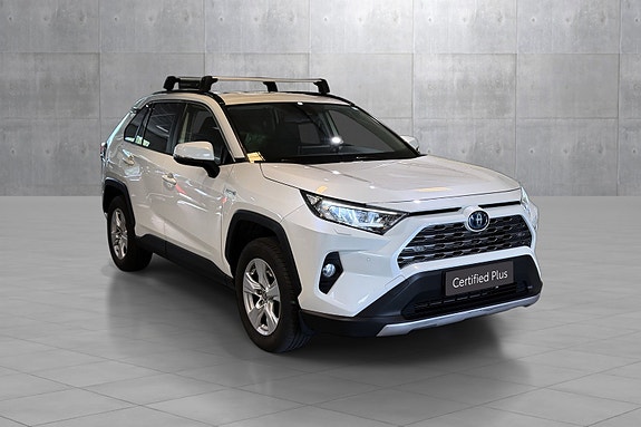 Toyota RAV4 7 of 18