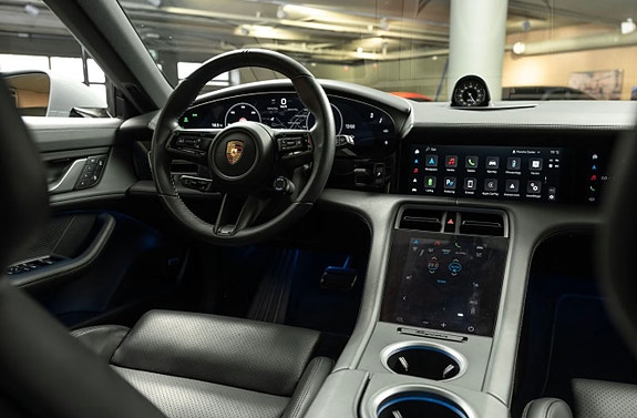 Porsche Taycan 4 14 of 21