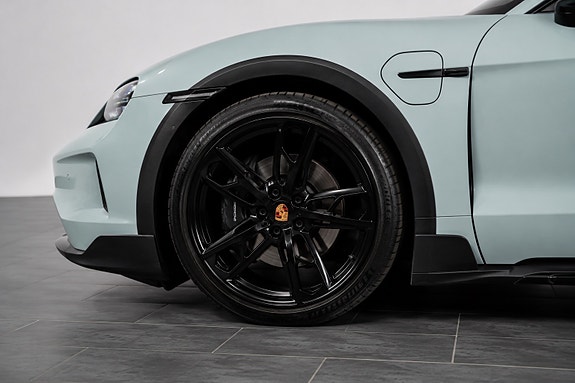 Porsche Taycan 4 7 of 21