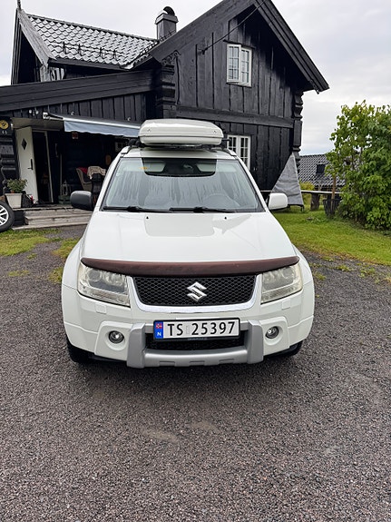 Suzuki Grand Vitara 3 of 5