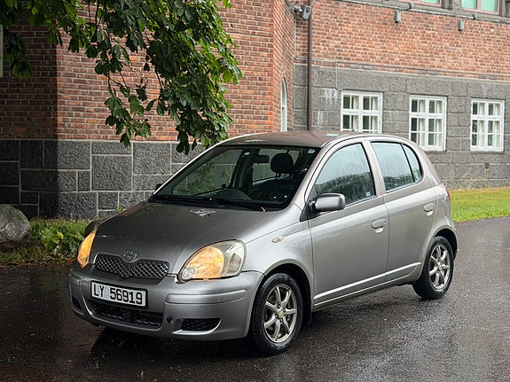 Toyota Yaris 16 of 27