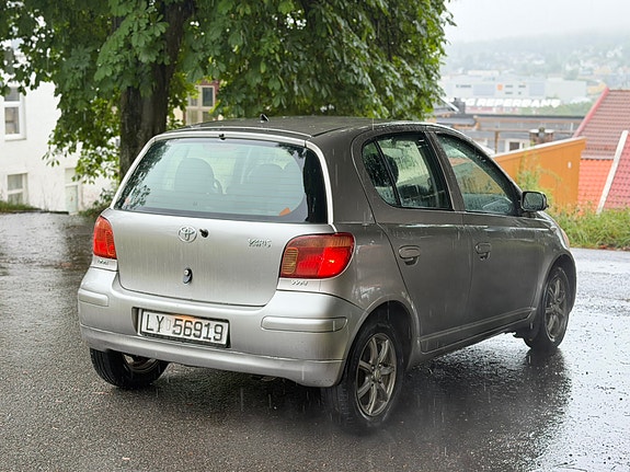 Toyota Yaris 22 of 27
