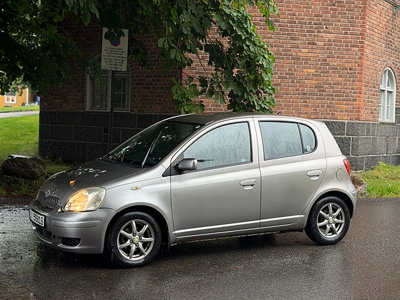 Toyota Yaris 17 of 27