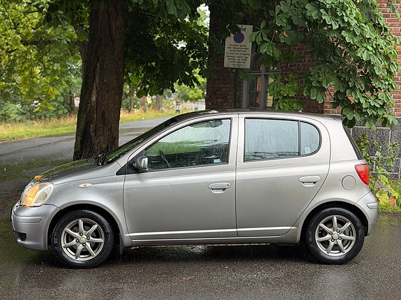 Toyota Yaris 7 of 27