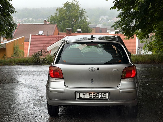Toyota Yaris 20 of 27