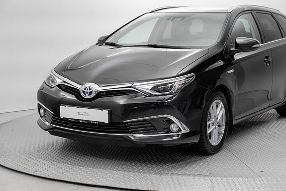 Toyota Auris 2 of 29
