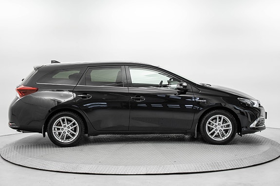Toyota Auris 4 of 29