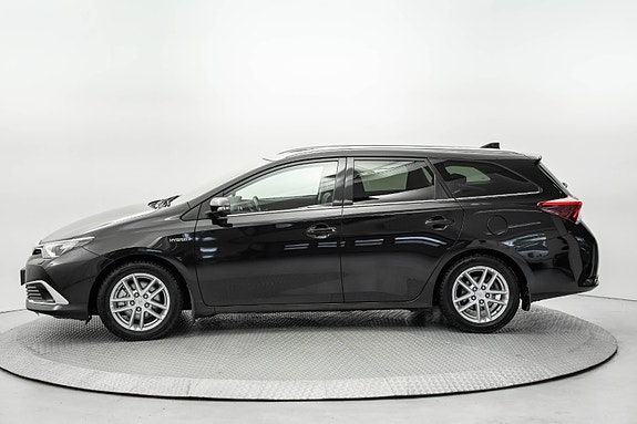 Toyota Auris 6 of 29