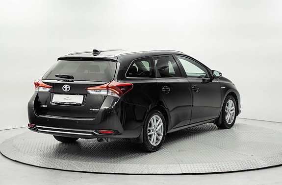 Toyota Auris 5 of 29