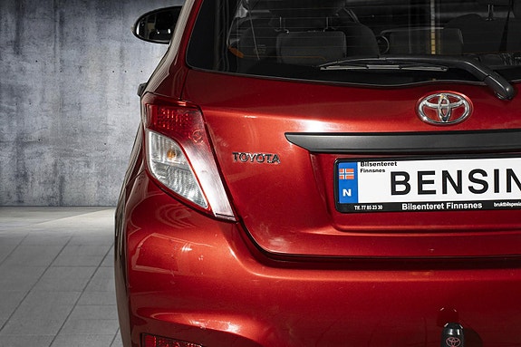 Toyota Yaris 5 of 21