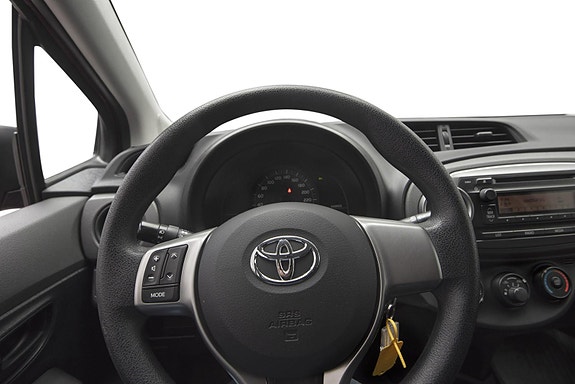 Toyota Yaris 14 of 21