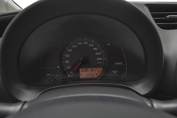 Toyota Yaris 15 of 21