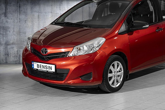 Toyota Yaris 2 of 21