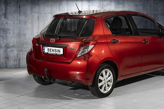 Toyota Yaris 8 of 21