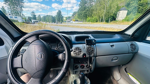 Nissan Kubistar 2 of 10
