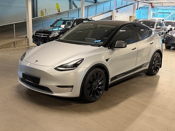 Tesla Model Y 2 of 5