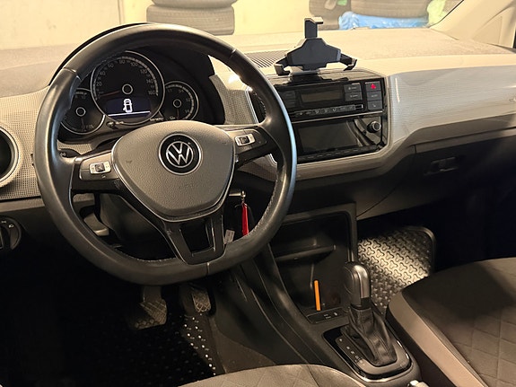 Volkswagen UP! 8 of 13
