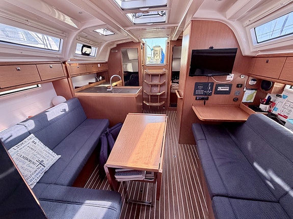 FAMILIEFAVORITT: BAVARIA 37 CRUISER – 3 lugarer – Masse utstyr – GI BUD! 11 of 24