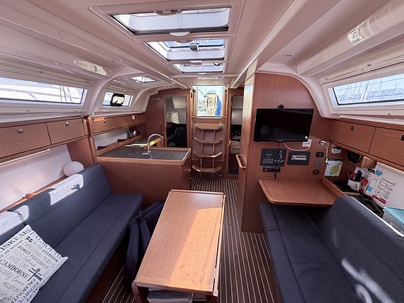FAMILIEFAVORITT: BAVARIA 37 CRUISER – 3 lugarer – Masse utstyr – GI BUD! 10 of 24