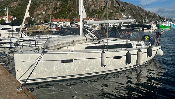 FAMILIEFAVORITT: BAVARIA 37 CRUISER – 3 lugarer – Masse utstyr – GI BUD! 2 of 24