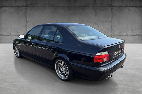 BMW M5 8 of 27