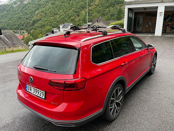 Volkswagen Passat Alltrack 5 of 22
