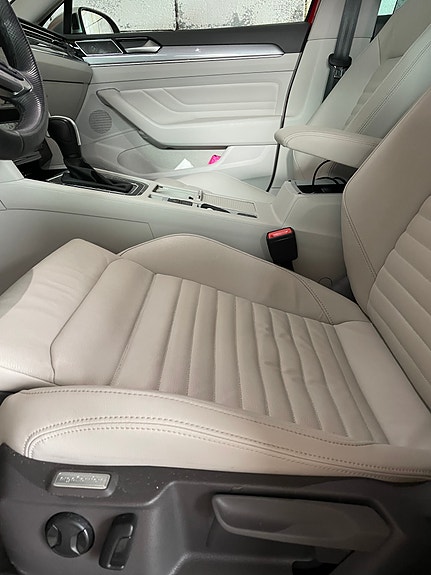 Volkswagen Passat Alltrack 10 of 22