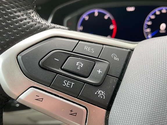 Volkswagen Passat Alltrack 18 of 22