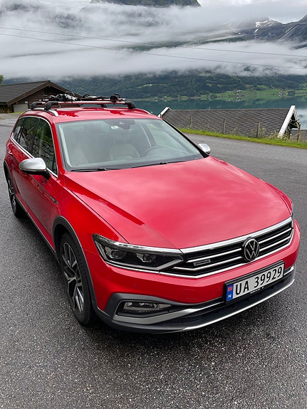 Volkswagen Passat Alltrack 2 of 22