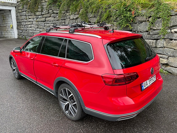 Volkswagen Passat Alltrack 4 of 22