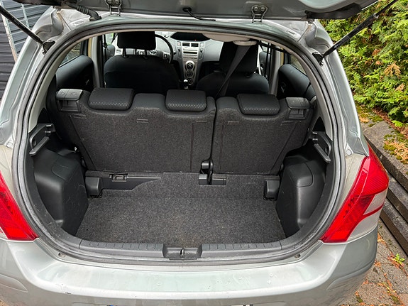 Toyota Yaris 8 of 8