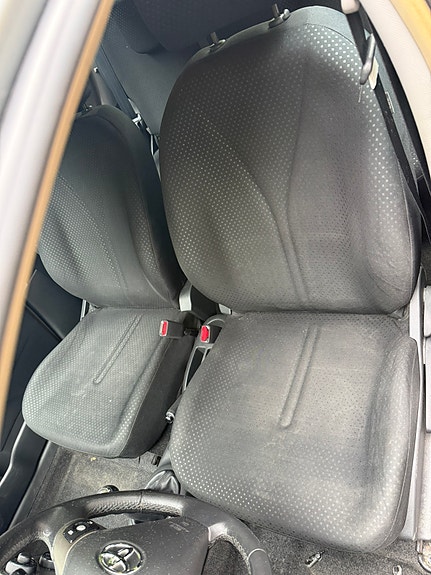 Toyota Yaris 5 of 8