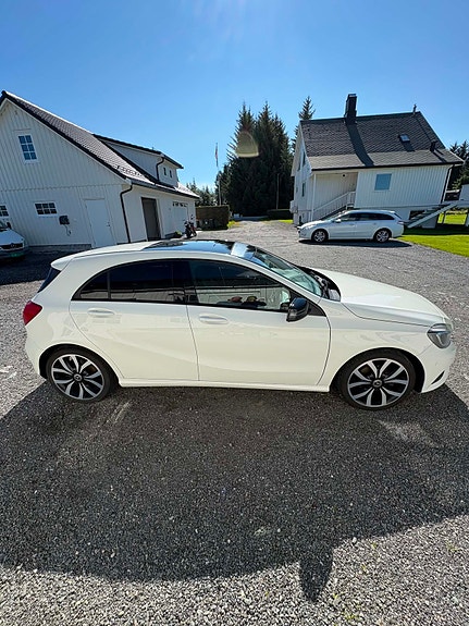 Mercedes-Benz A180 4 of 5