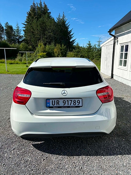 Mercedes-Benz A180 3 of 5