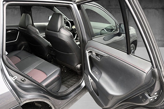 Toyota RAV4 12 of 15