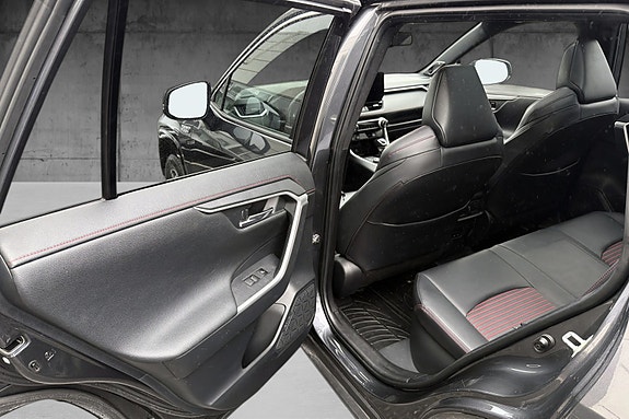 Toyota RAV4 10 of 15