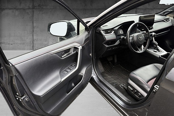 Toyota RAV4 9 of 15