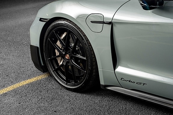 Porsche Taycan 25 of 30