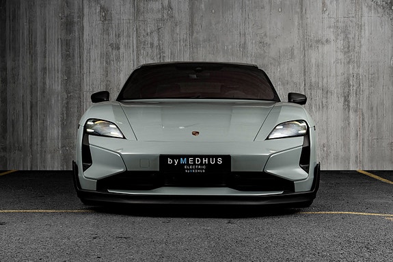Porsche Taycan 4 of 5