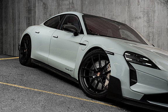 Porsche Taycan 8 of 30