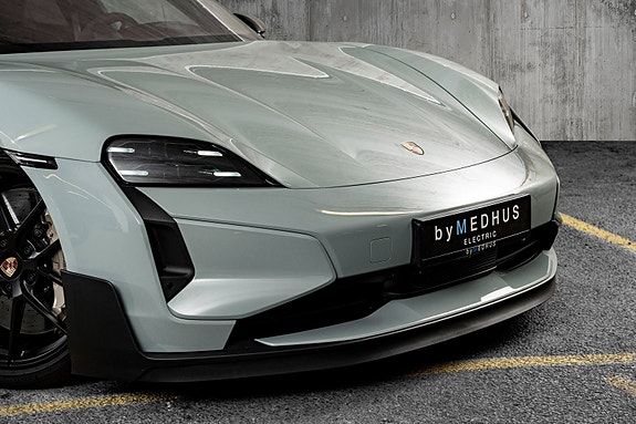 Porsche Taycan 7 of 30