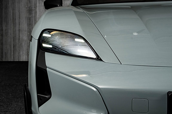 Porsche Taycan 6 of 30