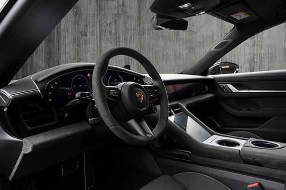 Porsche Taycan 27 of 30
