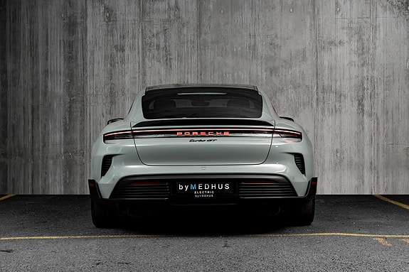 Porsche Taycan 20 of 30