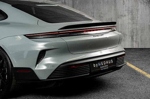 Porsche Taycan 18 of 30