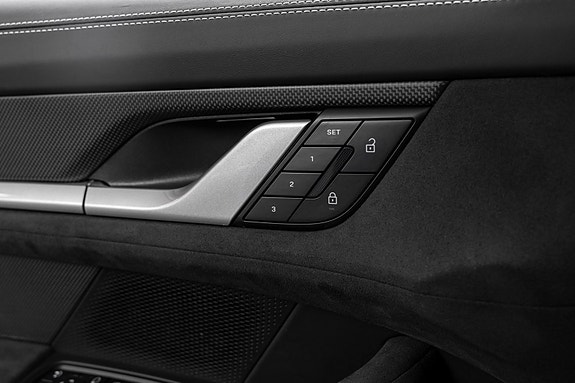 Porsche Taycan 29 of 30
