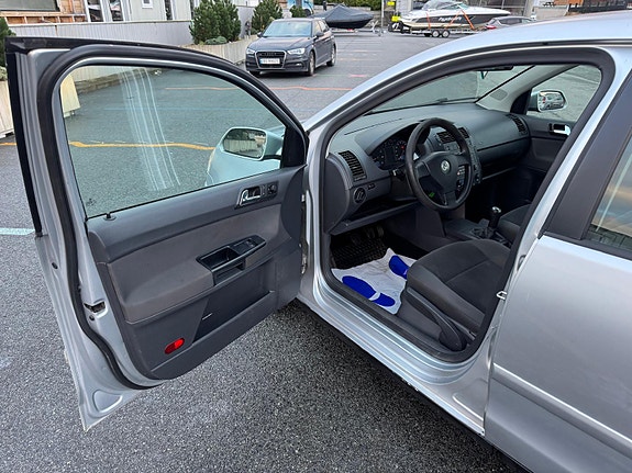 Volkswagen Polo Cross 16 of 23