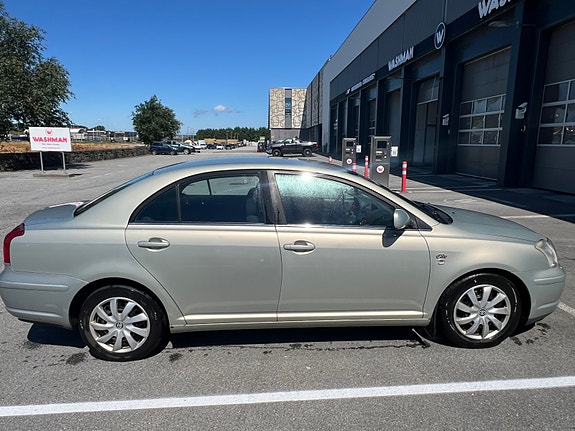 Toyota Avensis 4 of 8